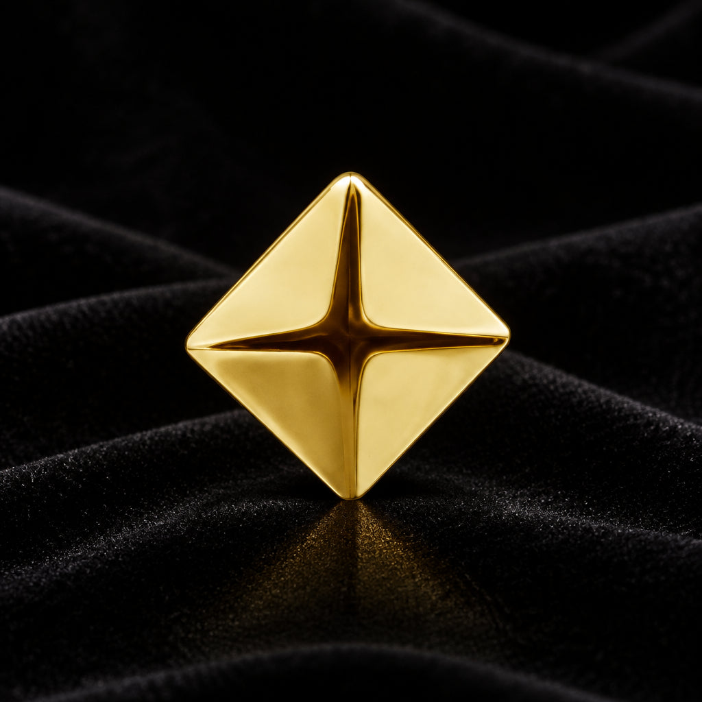 18kt Yellow Gold Pyramid Stud